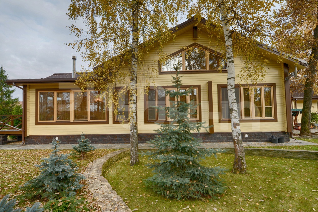 Деревянные окна для дачи в Истре